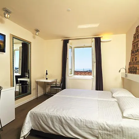 Pensión La Porta Luxury Split
