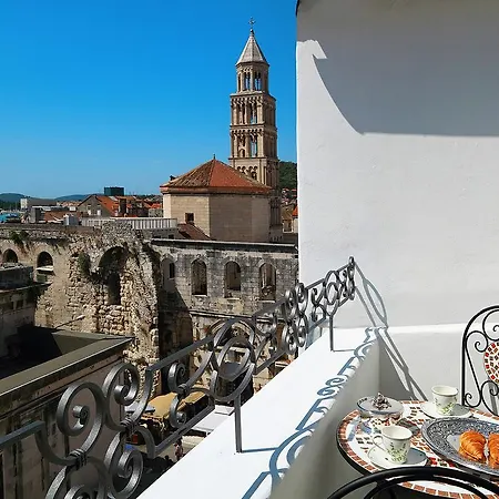 Pensión La Porta Luxury 4*