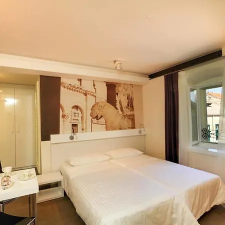 La Porta Luxury Pensión 4*